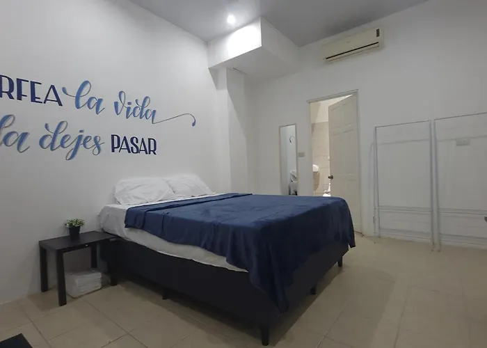 Hotel Surfo House & *