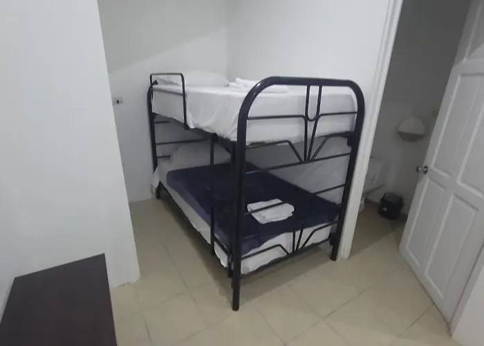 Hotel Surfo House & *