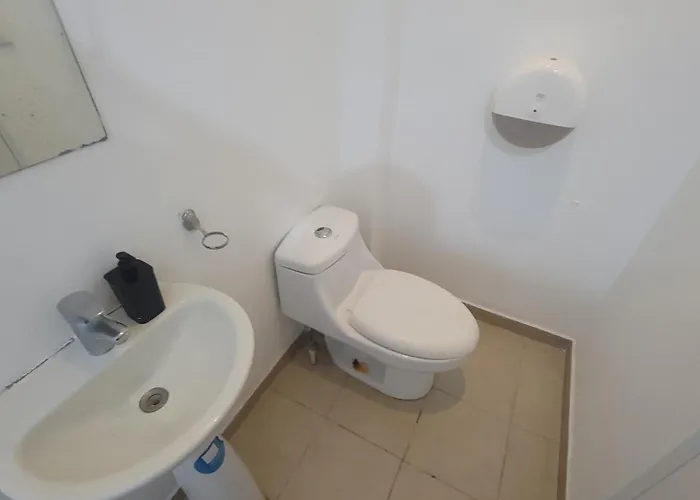 Hotel Surfo House & *