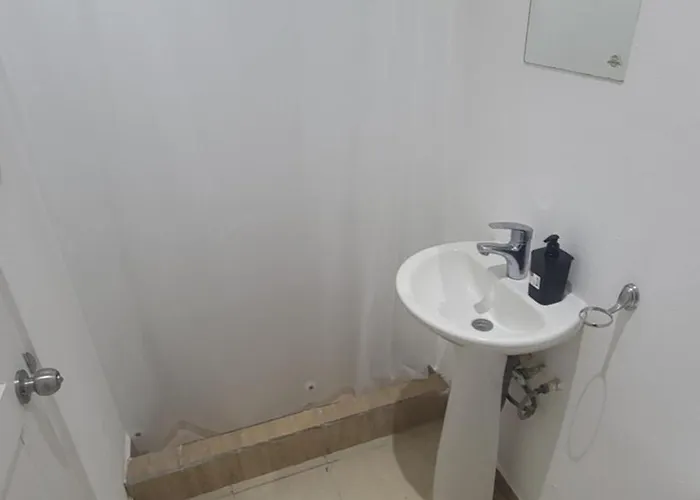 Hotel Surfo House & *