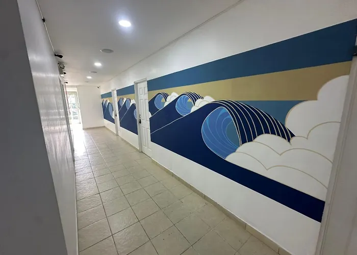 Hotel Surfo House & *