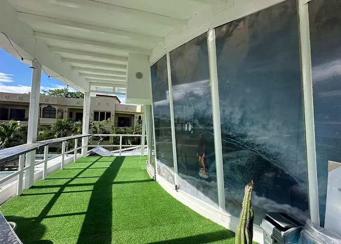 Surfo House & Hotel Tamarindo