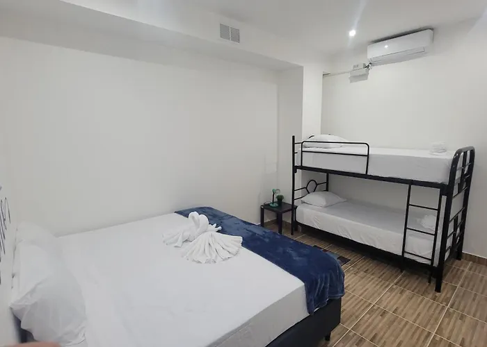 Hotel Surfo House & *