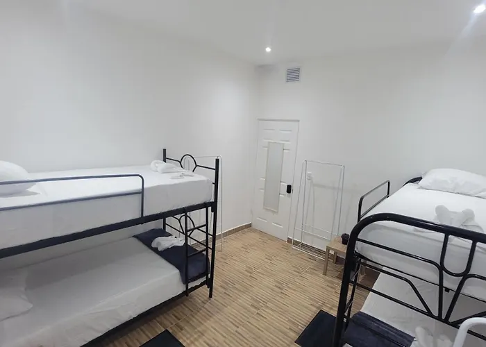 Surfo House & Hotel *