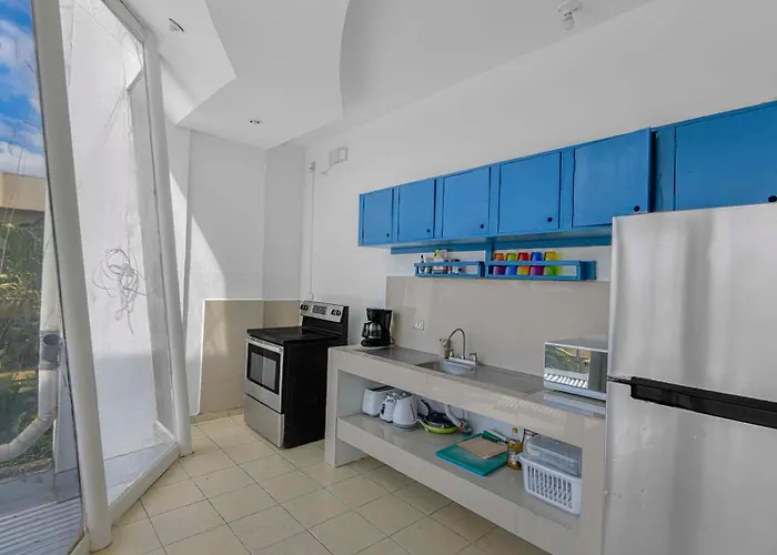 Surfo House & Hotel *