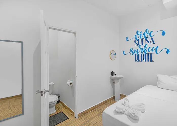 Surfo House & Tamarindo